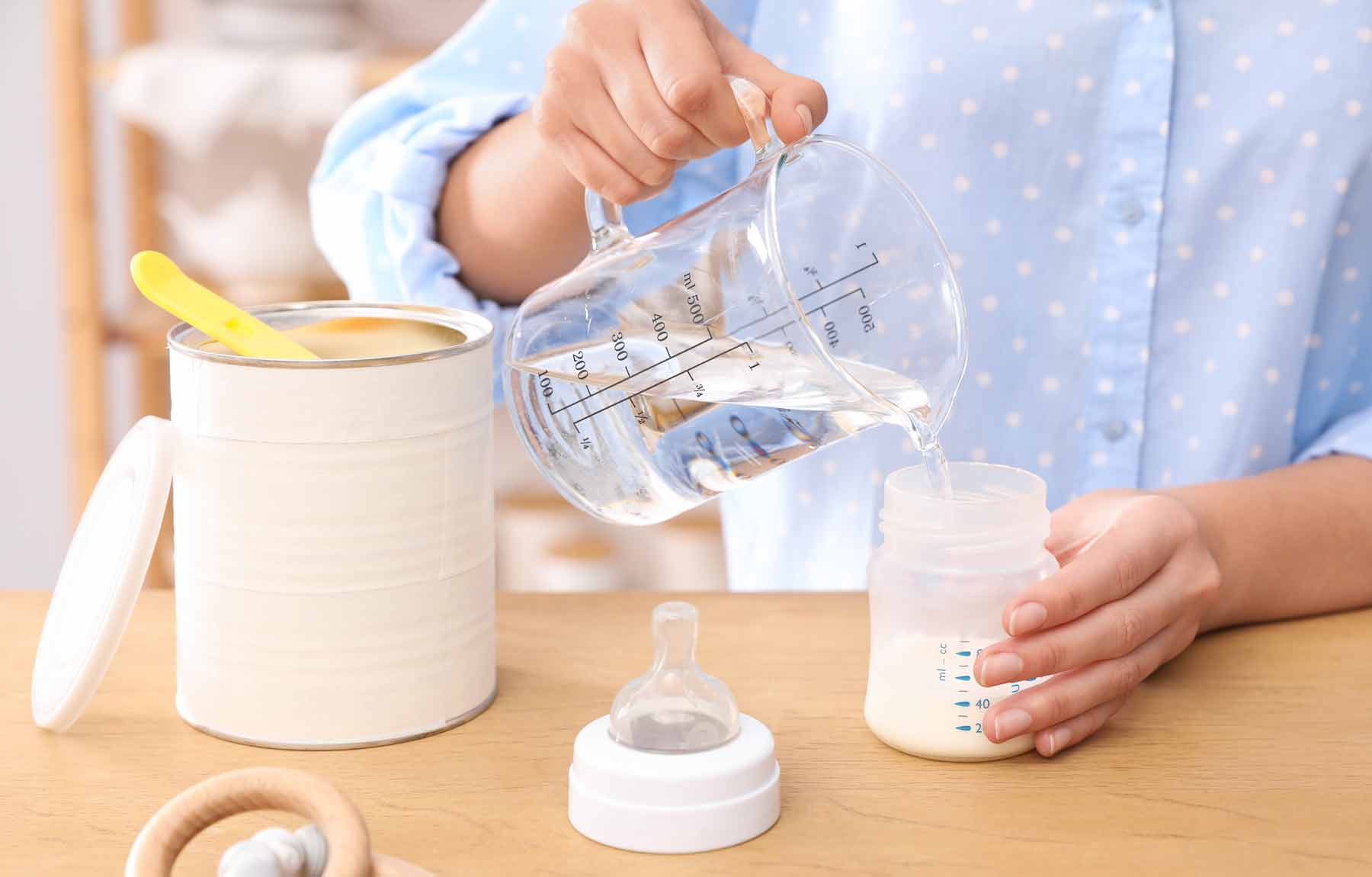 Cách pha công thức cho trẻ sơ sinh 