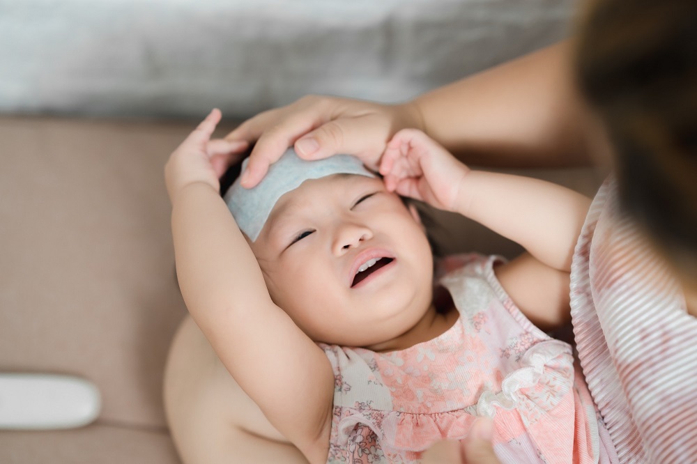 bo-sung-gi-cho-tre-hay-om-vat